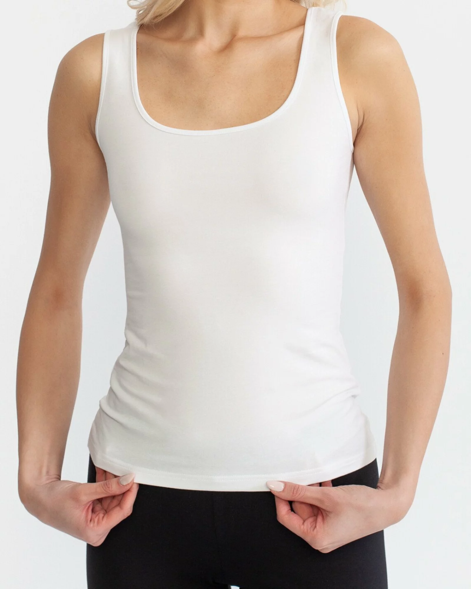 Maiou damă M.2001.Alb