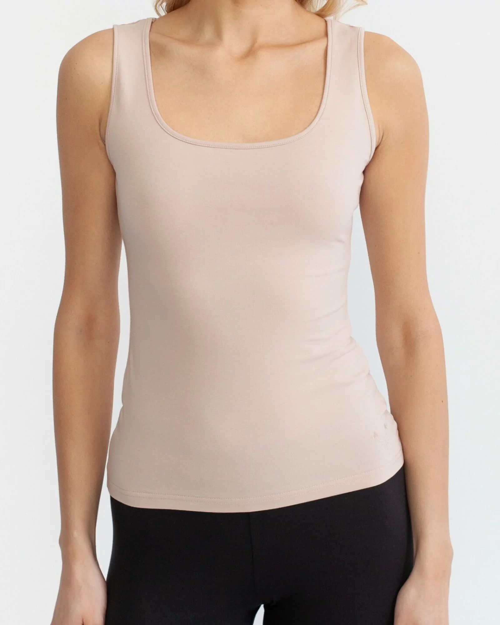 Maiou damă M.2001.Crem