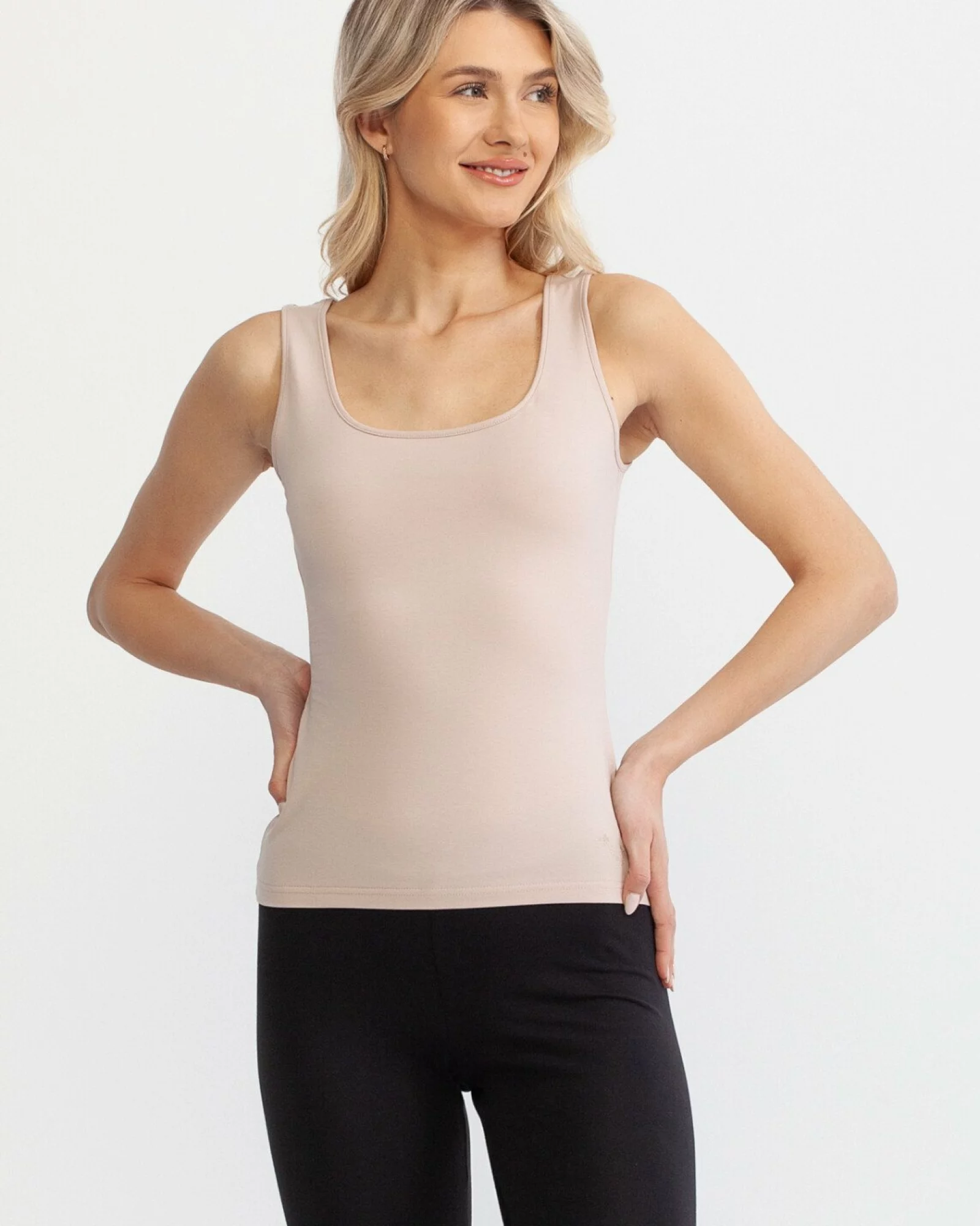 Maiou damă M.2001.Crem